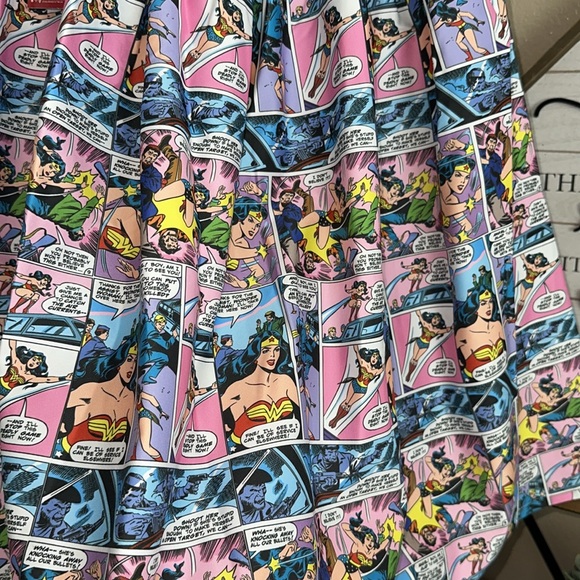 Wonder Woman Comic Skirt - Picture 8 of 8